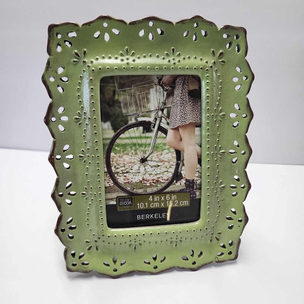 Berkeley Green Acrylic Table Top Picture Frame 4" X 6"